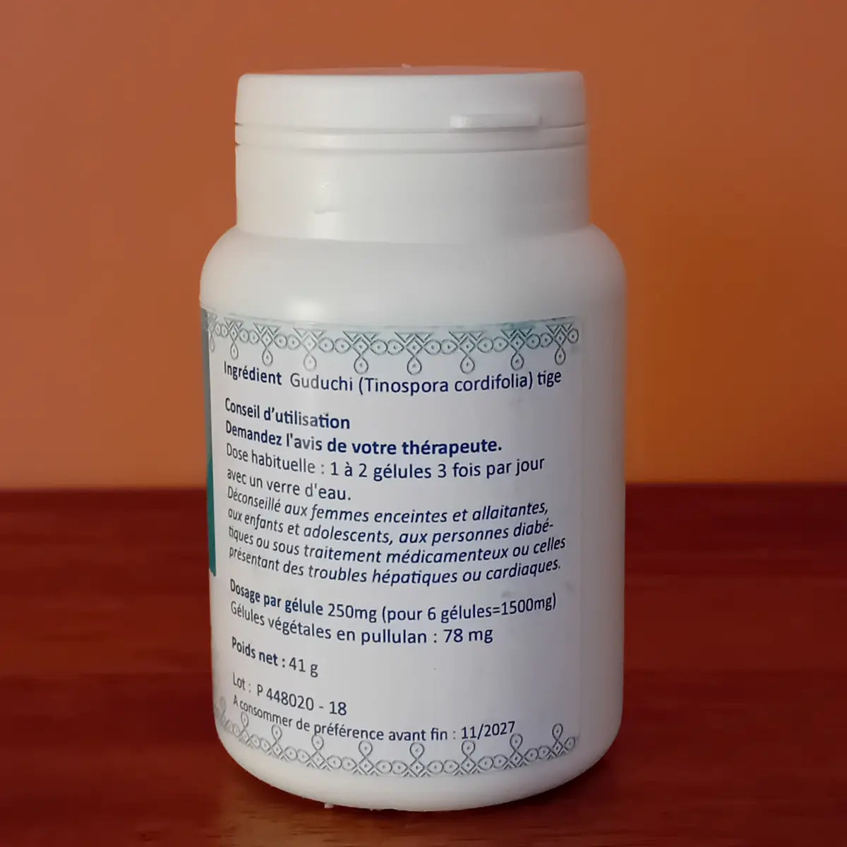 Guduchi, complement alimentaire ayurvedique, anti microbien, anti inflammatoire, aide à apaiser la fièvre et les infections et aide à réguler le taux de sucre dans le sang, renforce les défenses naturelles de l organisme