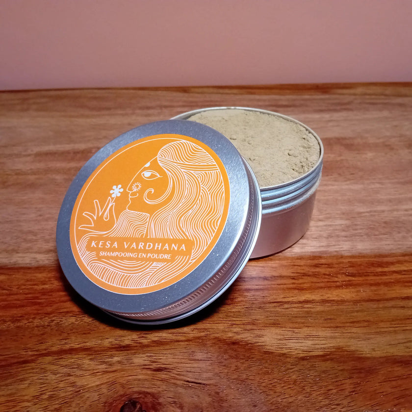 Shampoing en poudre produits ayurvédiques ayurvéda shikakai pour cheveux, shampoing naturel sans sulfate, shampoing aux plantes ayurvédiques, cheveux brillants et forts avec Ayurveda.