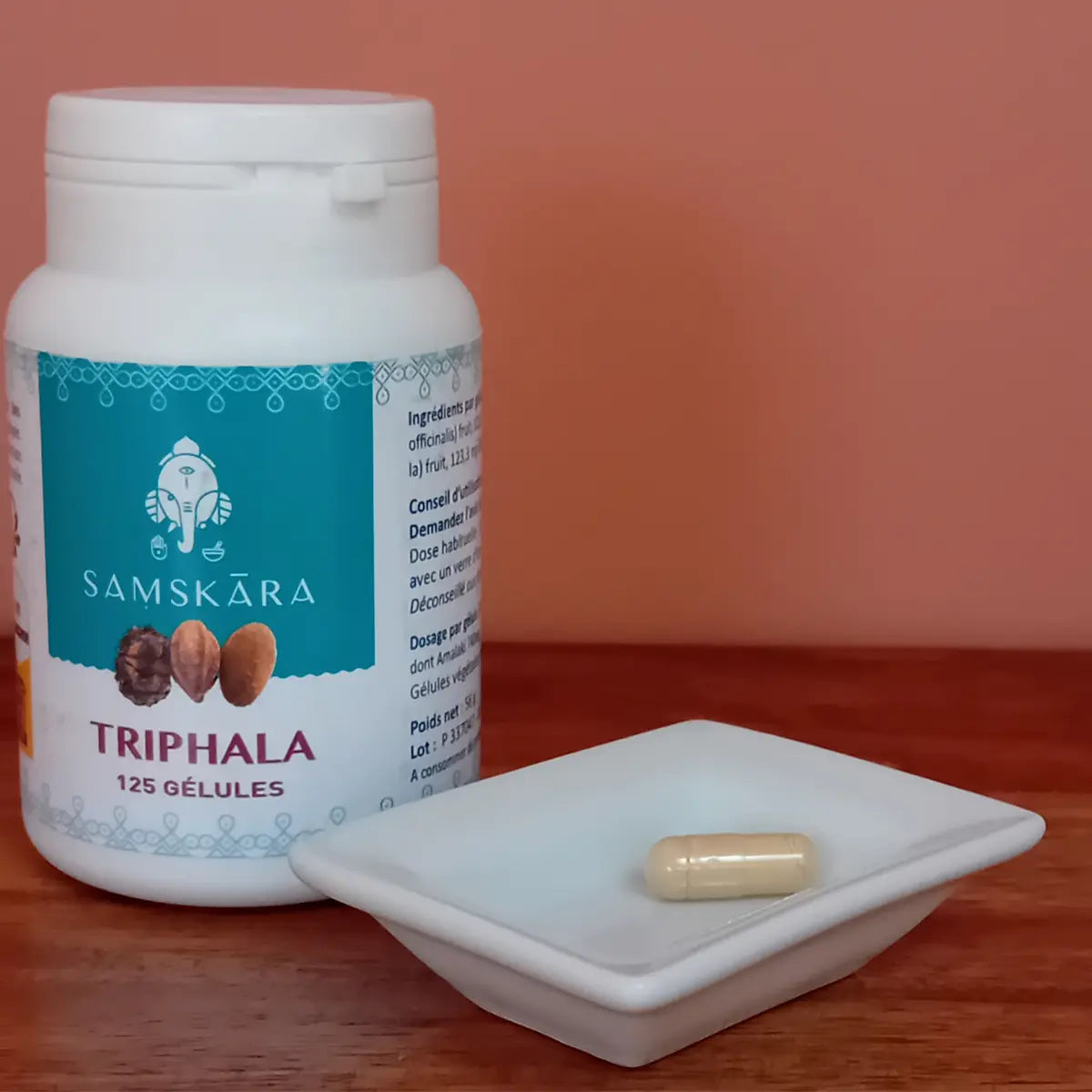 Complément alimentaire ayurvédique : Triphala, bien être du corps et de l'esprit, aide à soutenir le système digestif et le système immunitaire et aide à réduire le stress