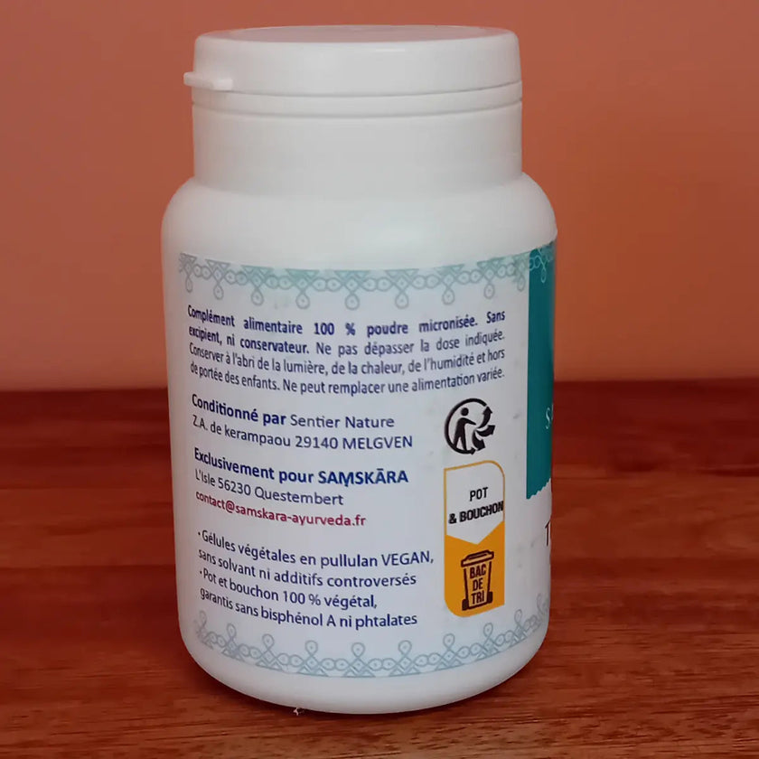 Complément alimentaire ayurvédique, triphala, bien être du corps et de l'esprit, aide à soutenir le système digestif et le système immunitaire et aide à réduire le stress 