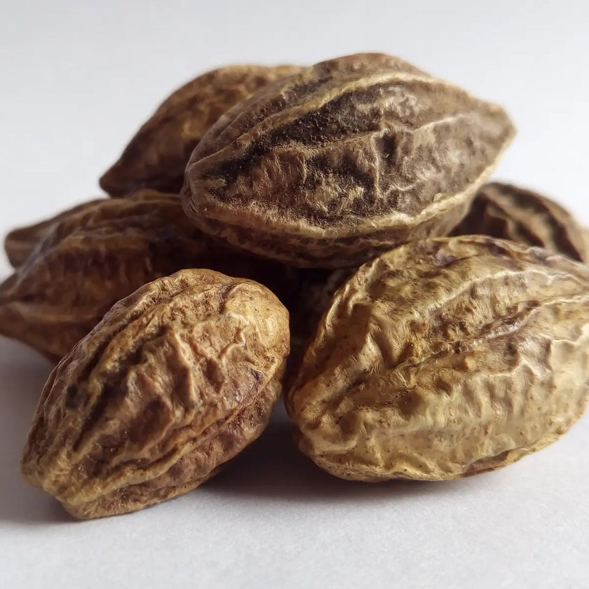 Complément alimentaire ayurvédique : Triphala, bien être du corps et de l'esprit, aide à soutenir le système digestif et le système immunitaire et aide à réduire le stress 